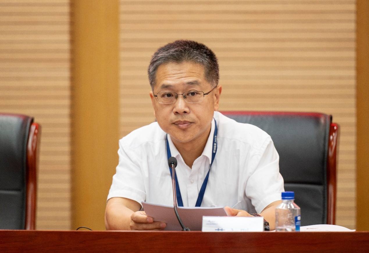 ▲黨委書記、董事長黃文勝作黨委工作報告 ▲黨委書記、董事長黃文勝作黨委工作報告